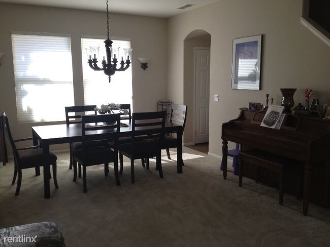 Foto del edificio - 5 br, 3 bath House - 1574 bedford ave