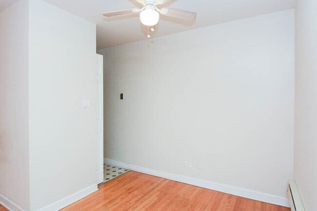 Building Photo - 660 W Wrightwood Ave