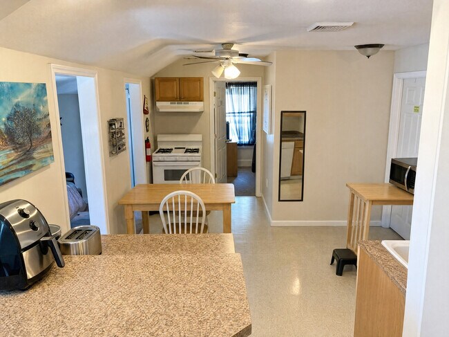 Foto del edificio - 72 Conklin Ave
