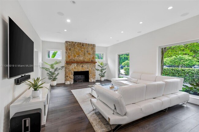 Foto del edificio - 4335 N Bay Rd