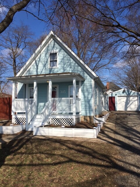 Building Photo - 315 E College St