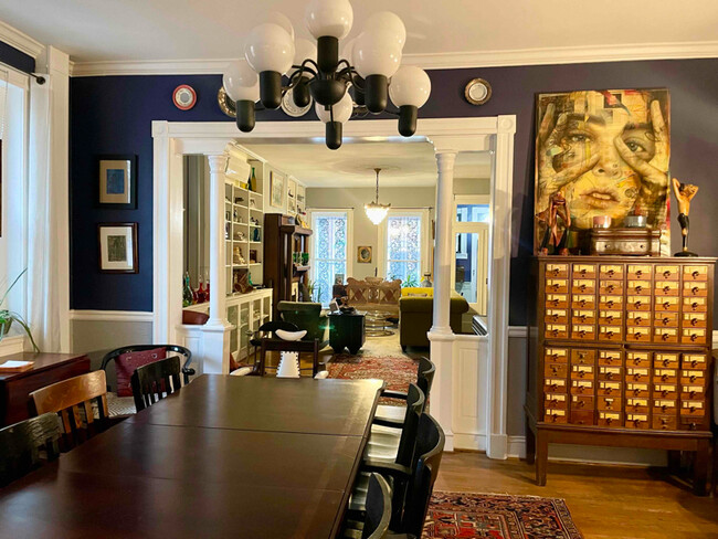Foto del edificio - 2701 N Calvert St