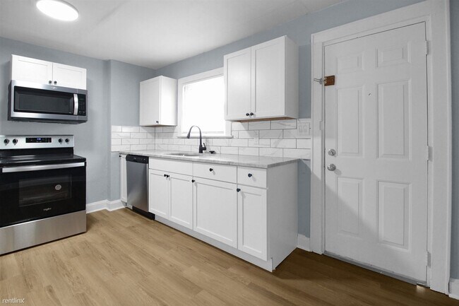 Building Photo - 3 br, 1 bath Duplex - 1318-1320 East 20th ...