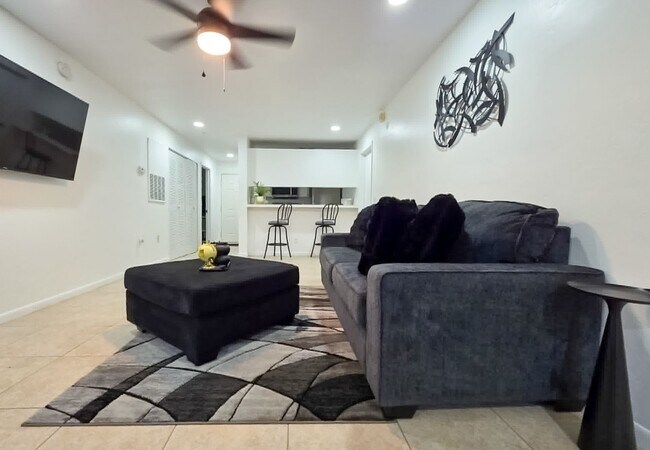 Building Photo - ROOM FOR RENT in a Charming 4/4 in University Terrace West - 411C