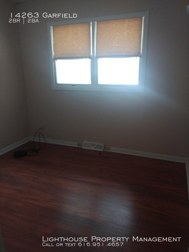 Building Photo - Two Bedroom Duplex in Spring Lake