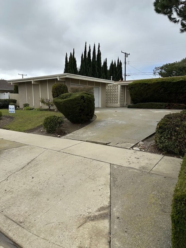 Building Photo - RANCHO PALOS VERDES 3 BDRM/2 BATH HOME FOR LEASE!