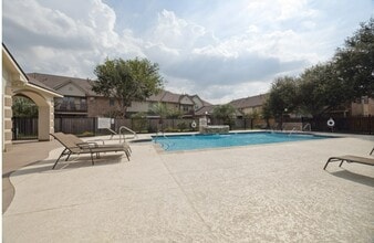 Building Photo - 6426 E Linpar Ct