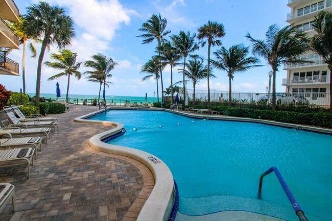 Building Photo - 3800 Galt Ocean Dr
