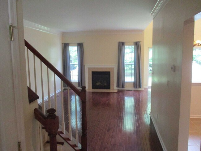 Foto del edificio - 807 Huntington Dr