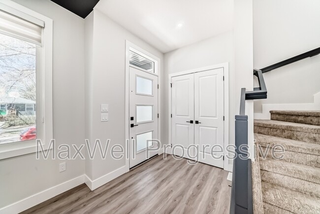 Building Photo - 12901-1123A 123a St NW