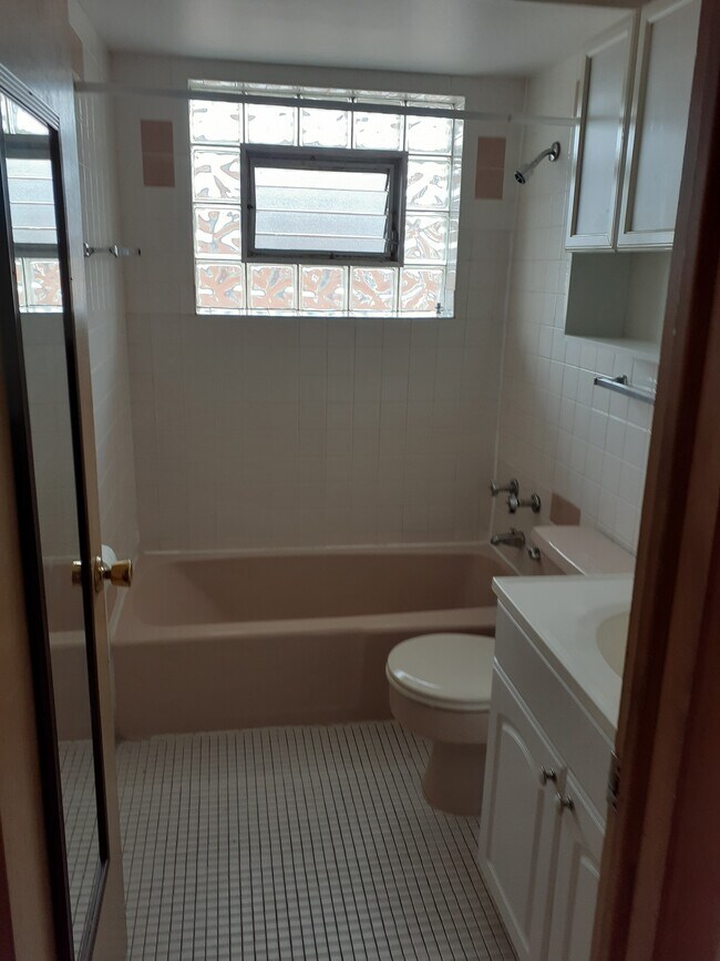 Building Photo - 9462 Maple Dr