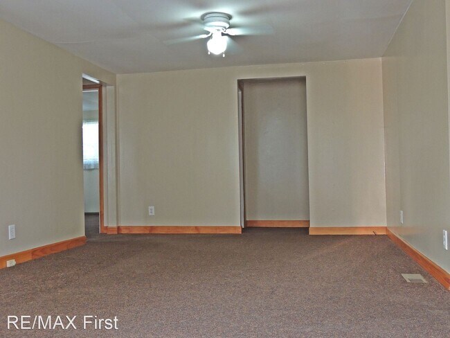Building Photo - 3 br, 1 bath House - 132 S. Longhollow Rd.