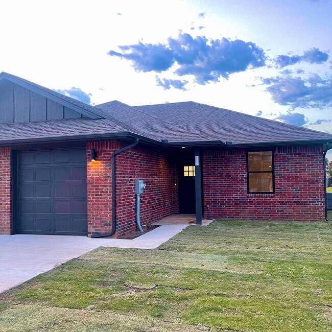 Building Photo - Spring Ridge Duplex 1