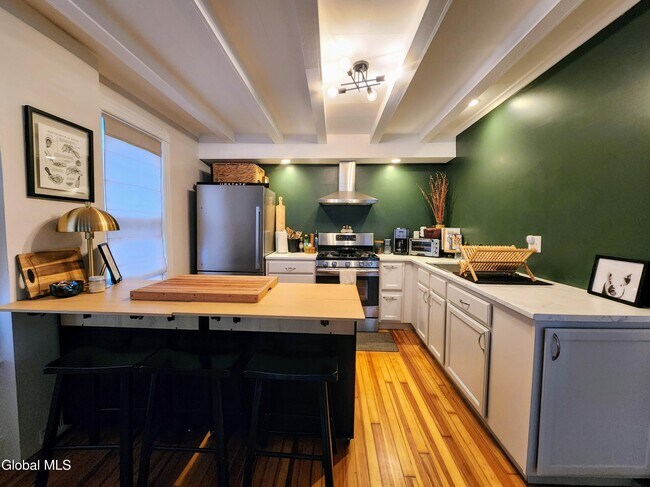 Foto del edificio - 11 Ingersoll Ave