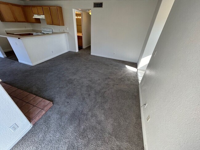 Foto del edificio - CHARMING EAST LAS VEGAS HOME W/ 2 BD 2 BR IN 2ND STORY CONDO