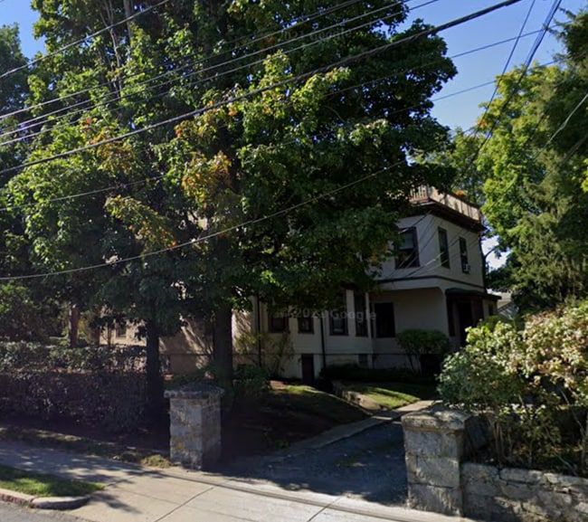 Building Photo - 108 Walnut St