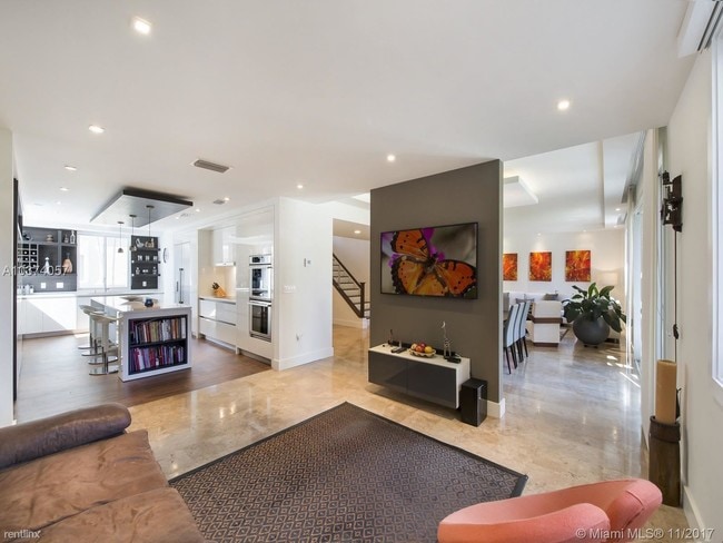 Building Photo - 13630 Deering Bay Dr