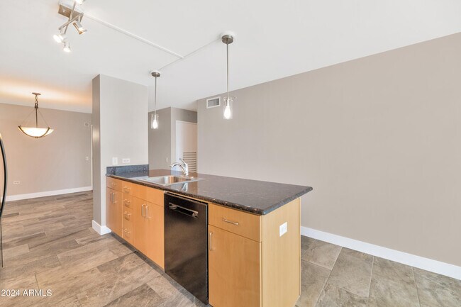 Foto del edificio - 4808 N 24th St