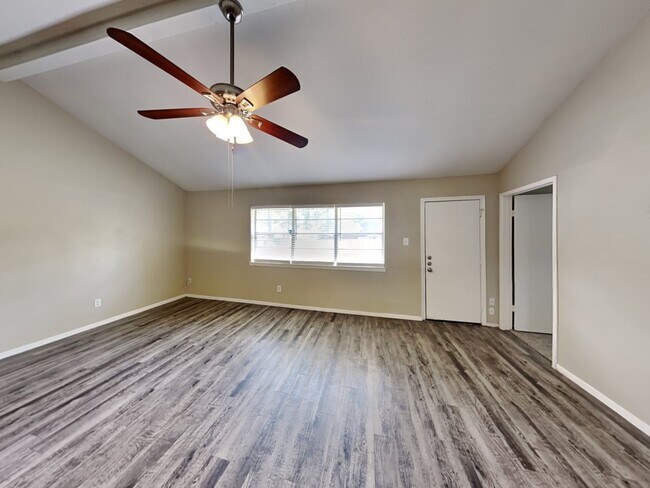 Building Photo - 3631 Dawnwood Dr