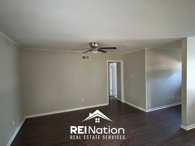 Building Photo - HORN LAKE CHARMER! 3BR/1BA | Vinyl Plank Floors & Open Kitchen | Fenced Yard!