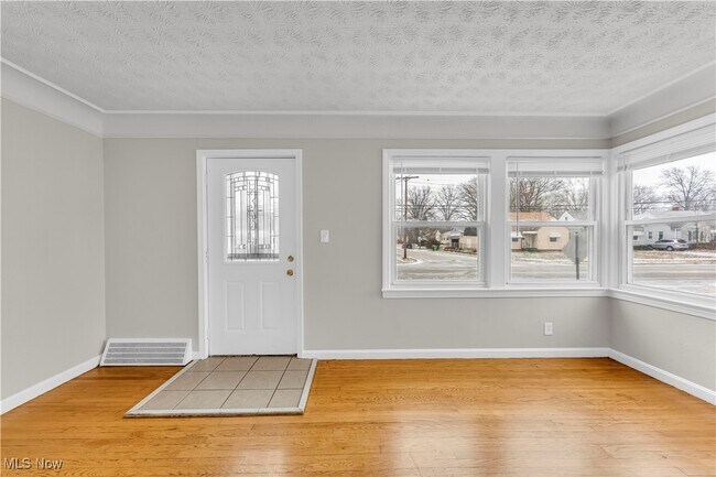 Building Photo - 498 E 250th St