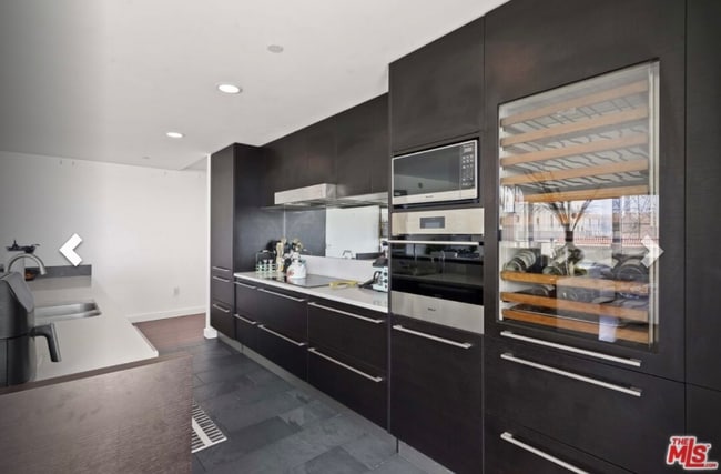 Building Photo - 6250 Hollywood Blvd