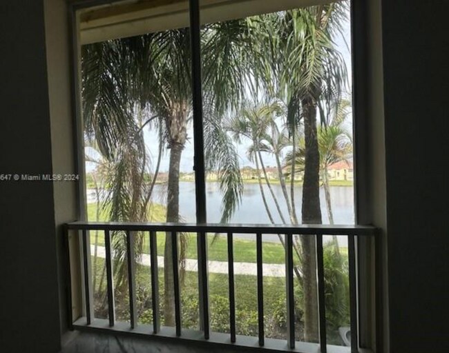 Building Photo - 701 Vista Isles Dr