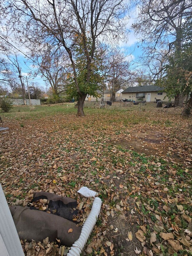 Building Photo - 1140 St Rose Ln