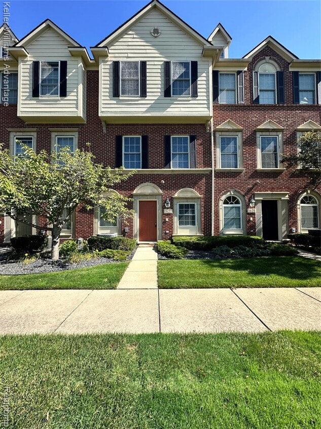 Foto principal - 1627 E Lakeview Ln