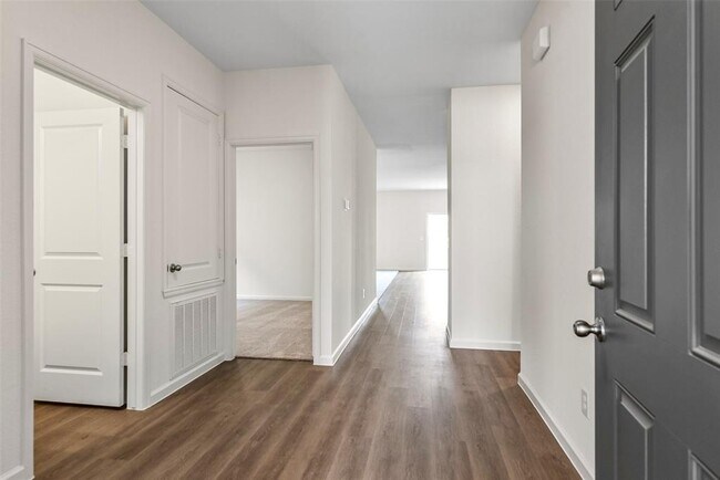 Building Photo - 27310 Clear Breeze Dr