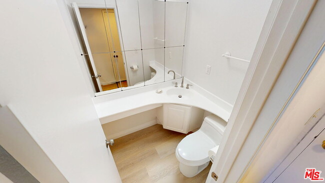 Foto del edificio - 10464 Larwin Ave