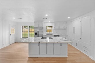 Building Photo - 2214 Ansbury Dr