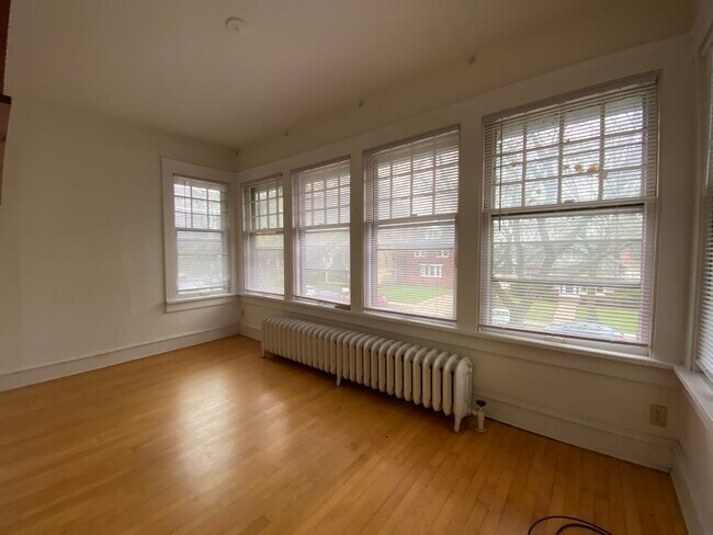Foto del edificio - 2533 N Lake Dr