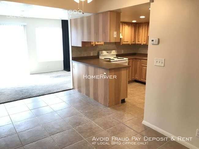 Building Photo - Cute and Cozy Midvale Duplex!!