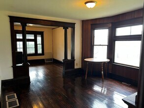 Building Photo - 125 Como Ave