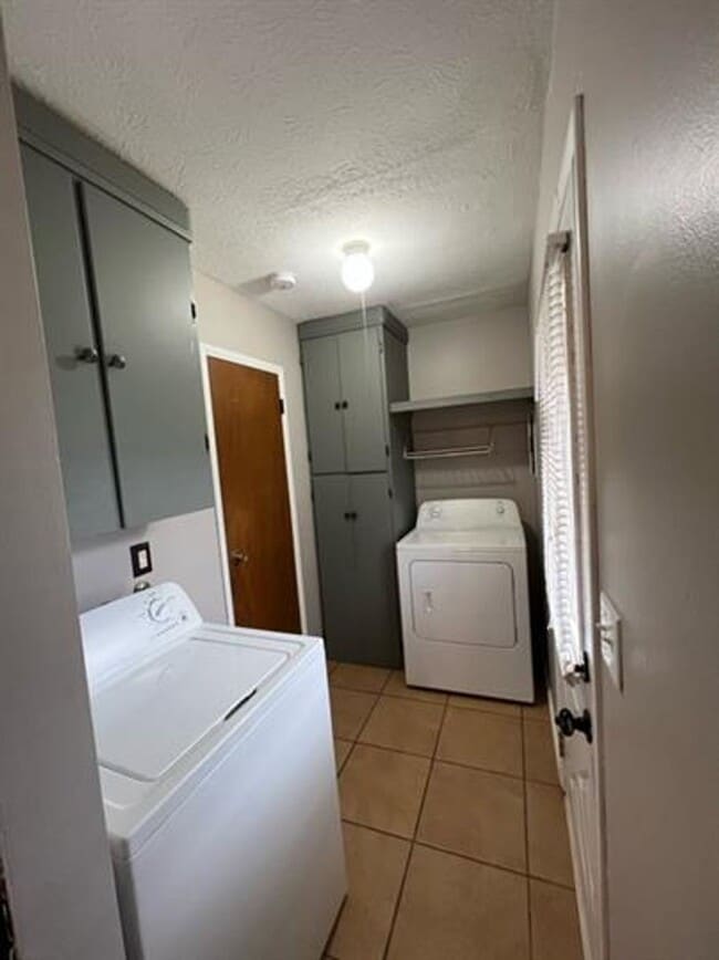 Building Photo - Cozy three bedroom in Saint Albans