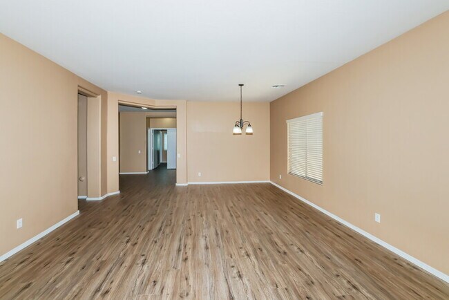 Building Photo - 9427 W Monte Vista Rd