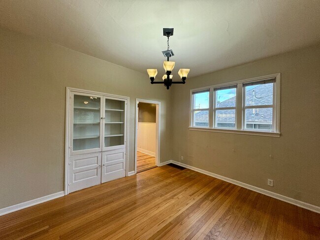 Building Photo - Adorable Seattle Craftsman