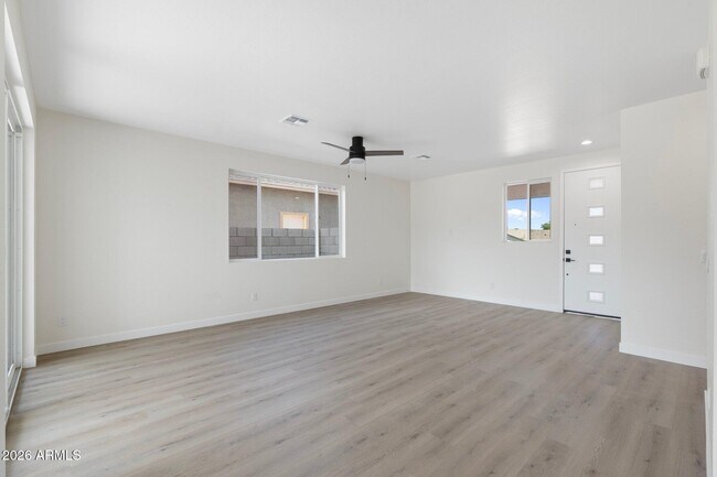 Foto del edificio - 125 W Latona Rd