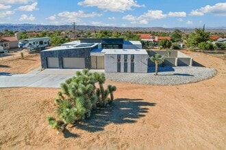 Building Photo - 58654 Piedmont Dr