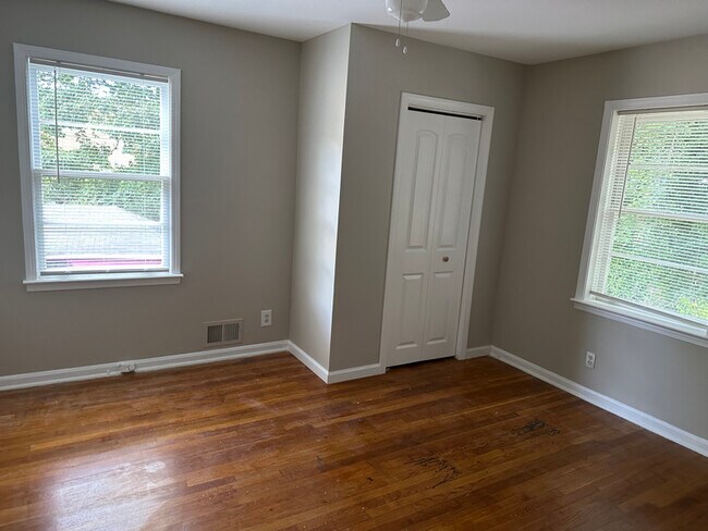Foto del edificio - 2446 Susan Ln SW