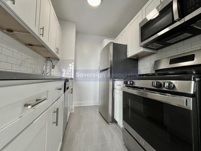 Foto del edificio - 3333 Broadway