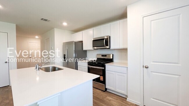 Building Photo - 16043 Mahogany Wy
