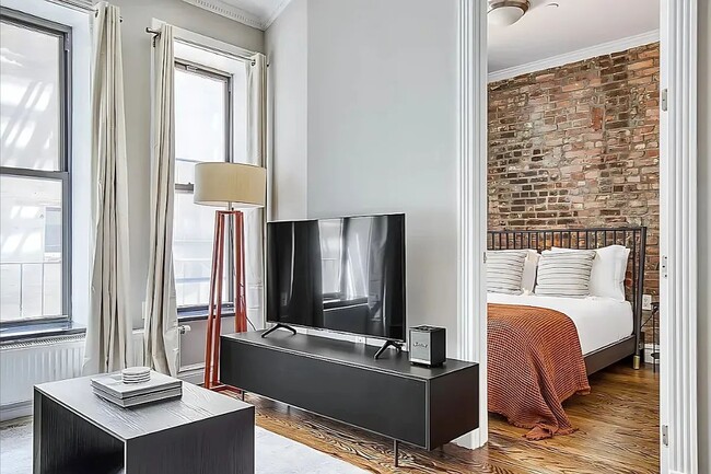 Building Photo - 438 W 52nd St