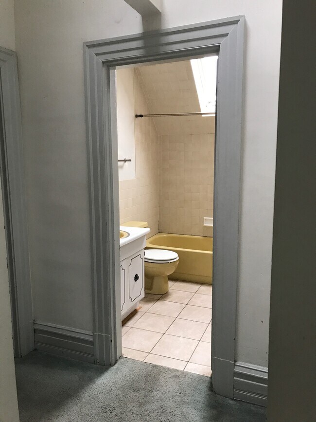 Baño - 447 S Atlantic Ave