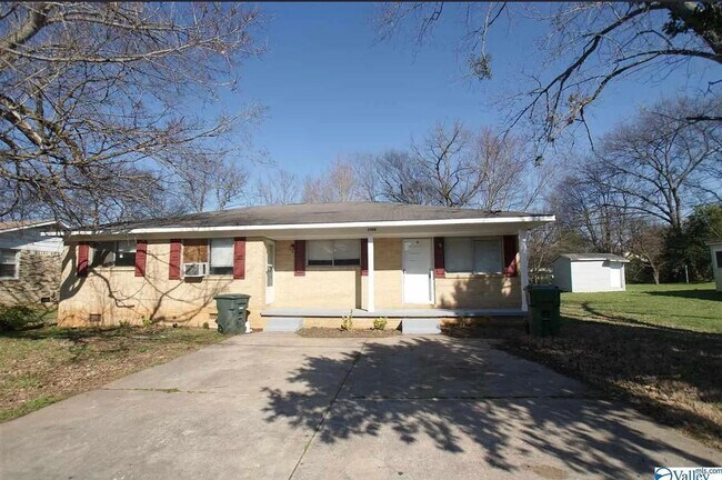 Building Photo - 2908 Hart Dr NW