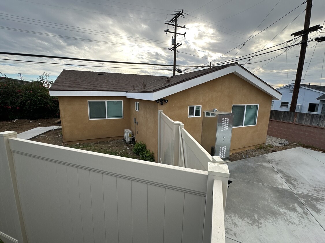 Primary Photo - 1351 Baldwin St