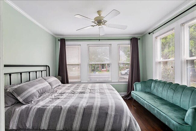 Foto del edificio - 1566 Landon Ave