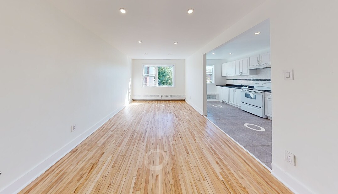 Primary Photo - 4055 Rue Lanouette