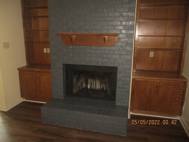 Building Photo - 1915 Buck Ln